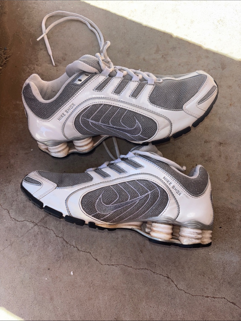 Nike Shox 2009 white gray shimmery trainers!  Women’s 8